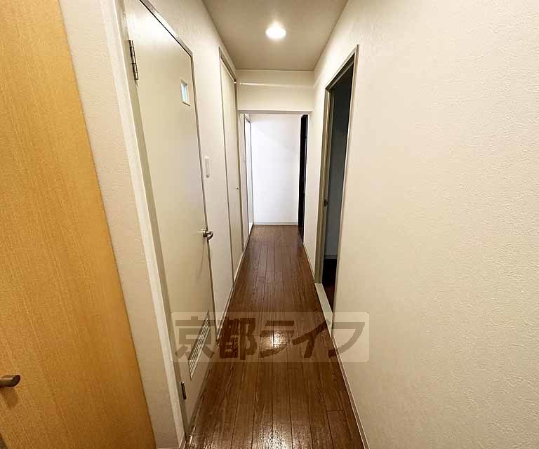 その他部屋・スペース　明るい廊下です