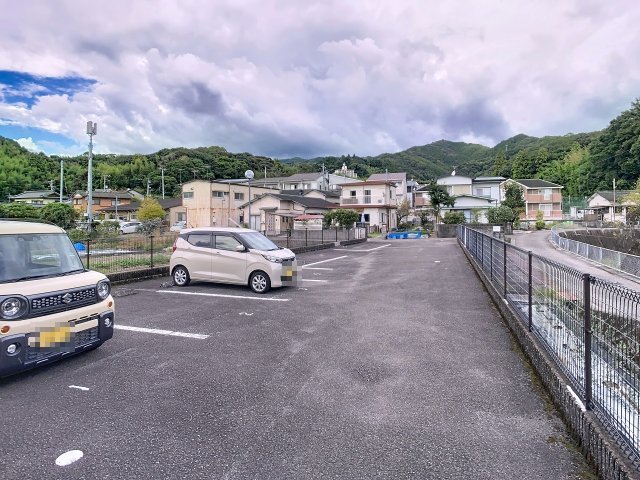 駐車場　2025年10月撮影