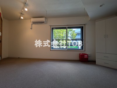 居室・リビング　8帖