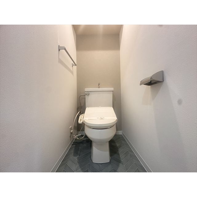 トイレ　★新規床材張替え