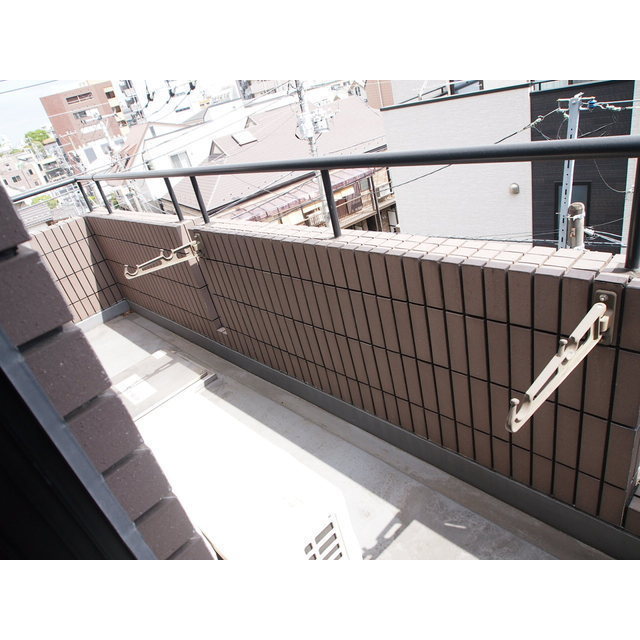バルコニー　陽当良好なワイドバルコニー