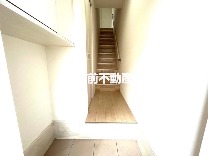 玄関　内階段で２階へ！