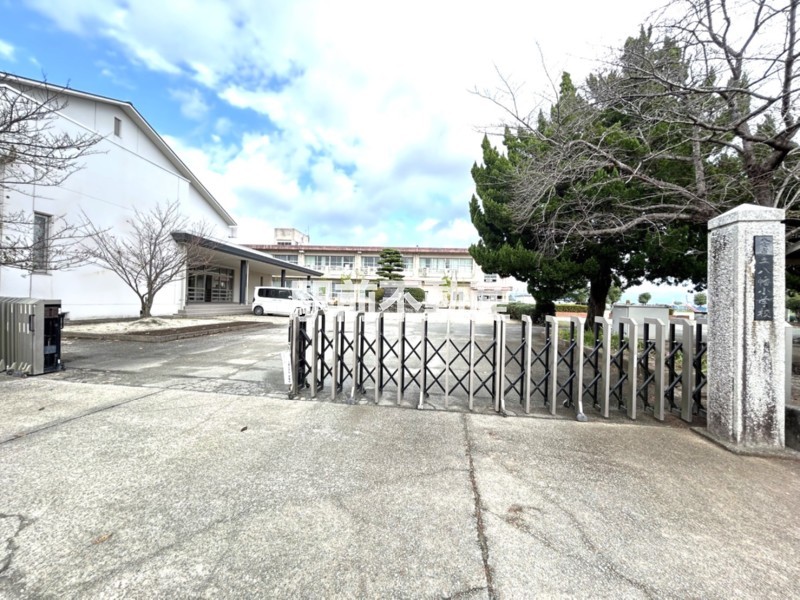 小学校　八幡小学校（小学校）まで900m