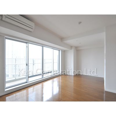 居室・リビング　同タイプ12階のお部屋を撮影。仕様が異なることがあります。