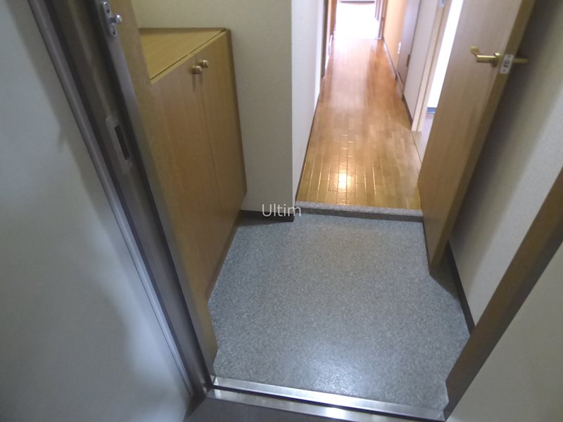 玄関　※同タイプの他のお部屋です