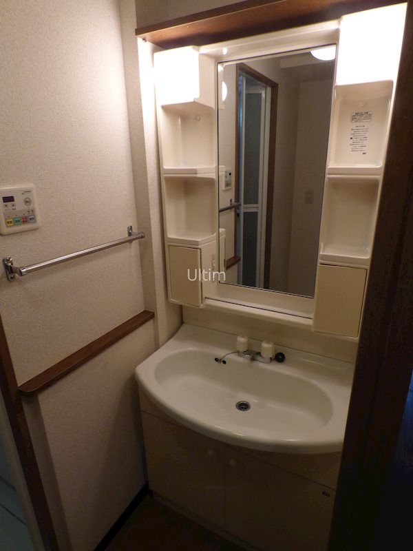 洗面設備　※同タイプの他のお部屋です