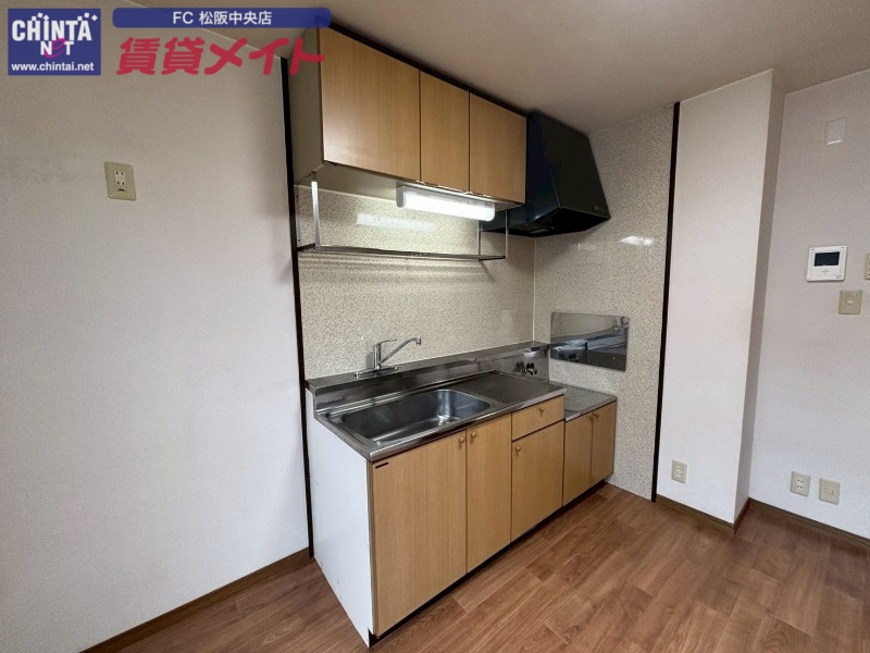 キッチン　同物件別部屋のお写真です。