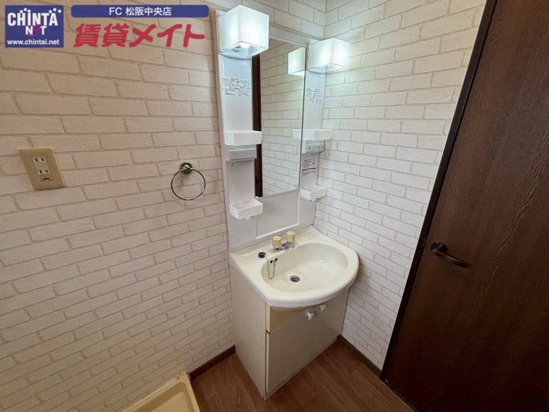 洗面設備　同物件別部屋のお写真です。