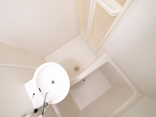 バス・シャワールーム　落ち着いた空間のお風呂です