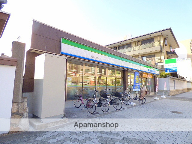 コンビニ　ファミリーマート（コンビニ）まで769m