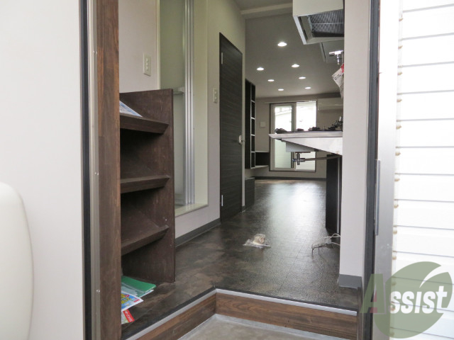 玄関　玄関の様子です。明るい印象ですね。気分もあがりそう。