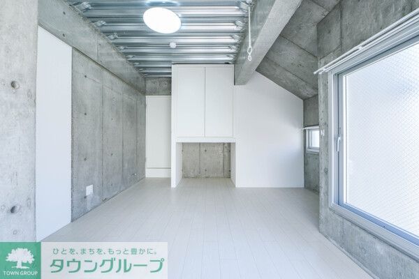 居室・リビング　エントランス