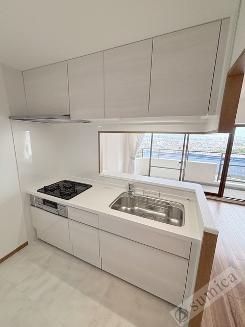 キッチン　３口コンロ完備♪