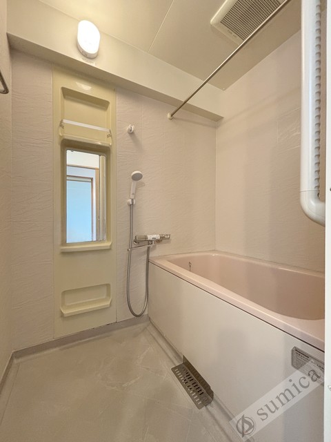 バス・シャワールーム　新しい浴室で湯船に浸かってゆったり♪♪