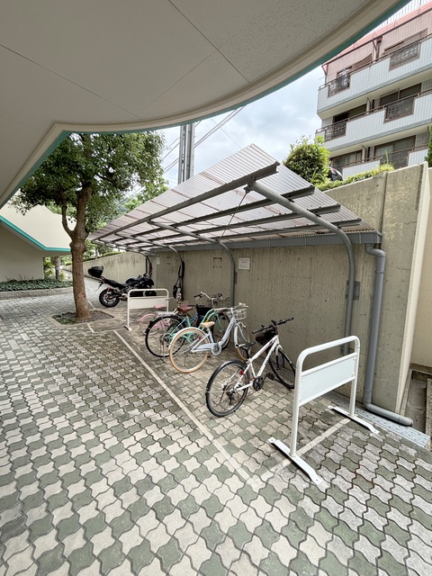 その他共有部分　屋根付き駐輪場が嬉しいです♪♪