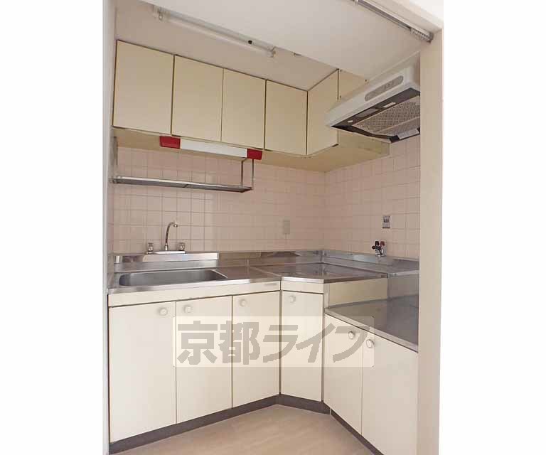 キッチン　Ｌ字の収納たっぷりのキッチンです。