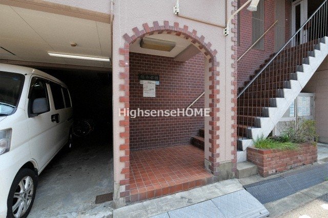 エントランス　建物の内部です