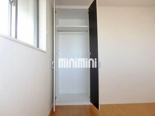 収納　（参考写真）コートやスーツを掛けれるクローゼットです。