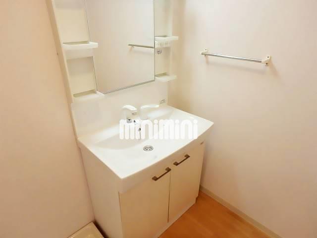 洗面設備　（参考写真）朝の身支度がスムーズな洗髪洗面化粧台です。