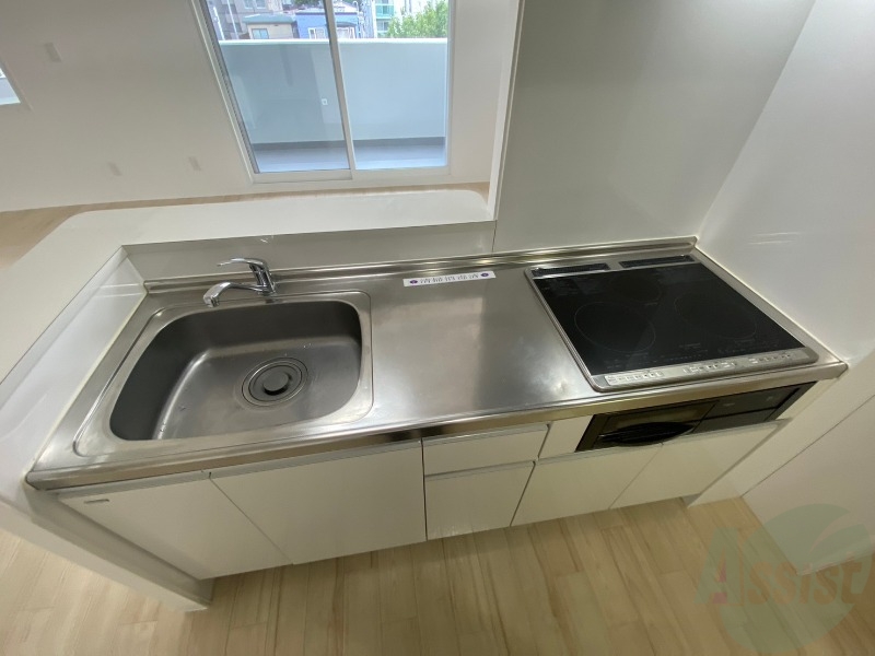 キッチン　キッチンはシックなデザインでした。洗い場も大きい。