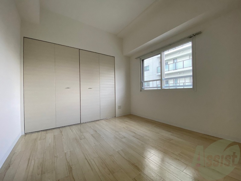 その他部屋・スペース　洋室を撮影しました。日射しがあり明るい印象。