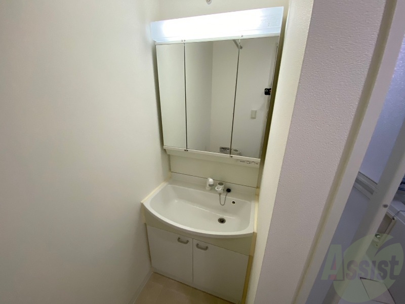 洗面設備　洗面台。身支度にはかかせないですよね～。