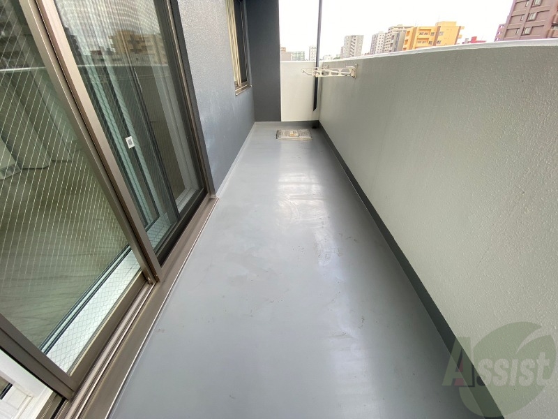 バルコニー　バルコニーは幅があり、広い印象を受けました。