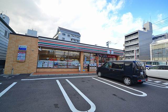 コンビニ　セブンイレブン広島三篠3丁目店（コンビニ）まで602m