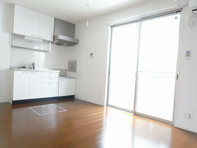 キッチン　明るいキッチンで料理も楽しくなりますね。