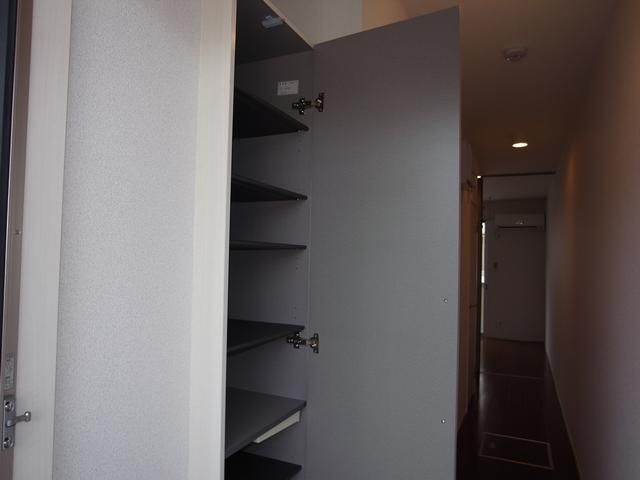 その他　下駄箱つき。