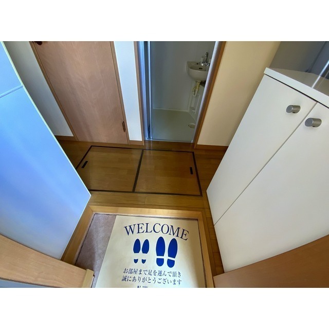 玄関　下駄箱あり