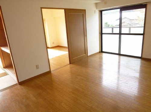 居室・リビング　写真は類似です。