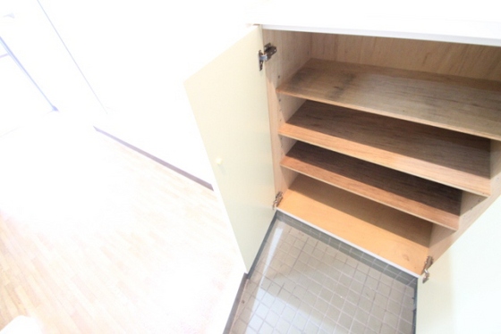 玄関　※別部屋の写真です