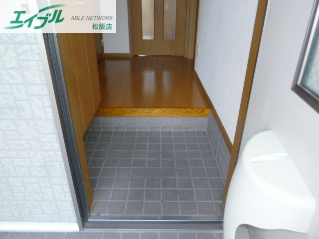 玄関　同物件別室の写真です