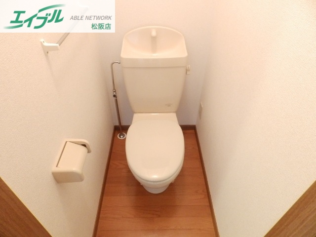 トイレ　同物件別室の写真です