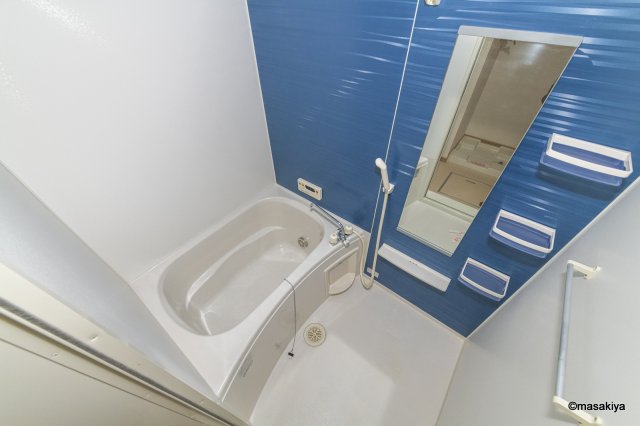 バス・シャワールーム　お風呂　追い焚き・浴室乾燥機付きです。