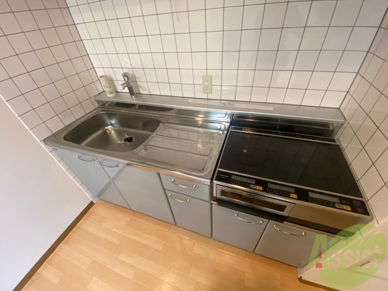 キッチン　キッチンはこちらです。流しが広くて使いやすそうです。