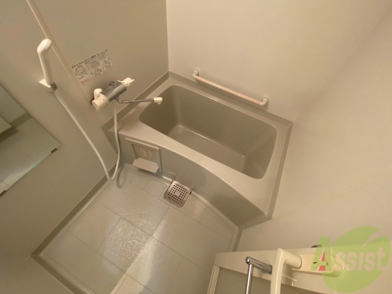 バス・シャワールーム　バスルームはこちらです。広々としてゆったり休めます。