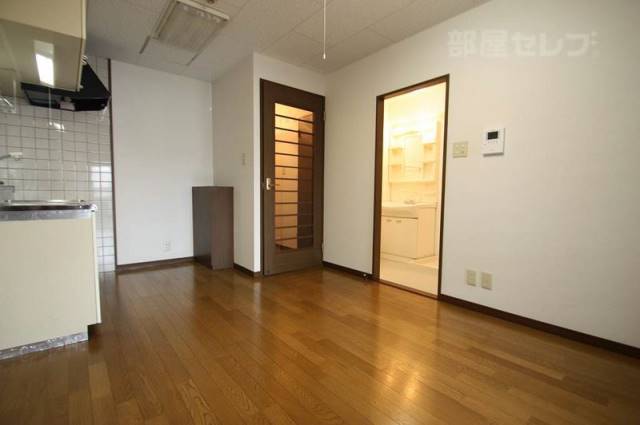 居室・リビング　３Ｂ号室の写真使用