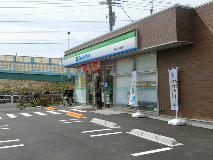 コンビニ　ファミリーマート東村山八坂駅前店（コンビニ）まで120m