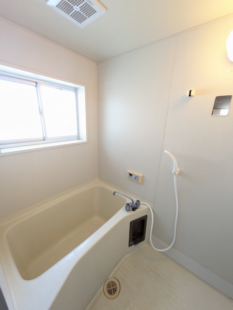 バス・シャワールーム　窓があるバス