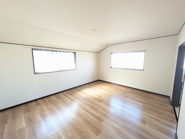 居室・リビング　２面採光のＬＤＫ