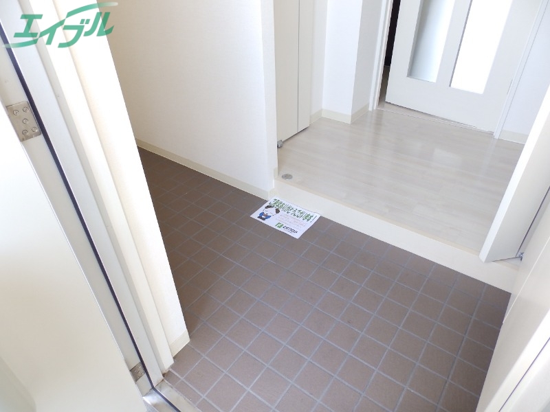玄関　同物件別部屋のお写真です。