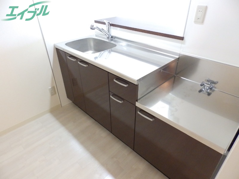 キッチン　同物件別部屋のお写真です。