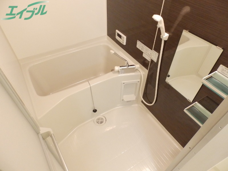 バス・シャワールーム　同物件別部屋のお写真です。