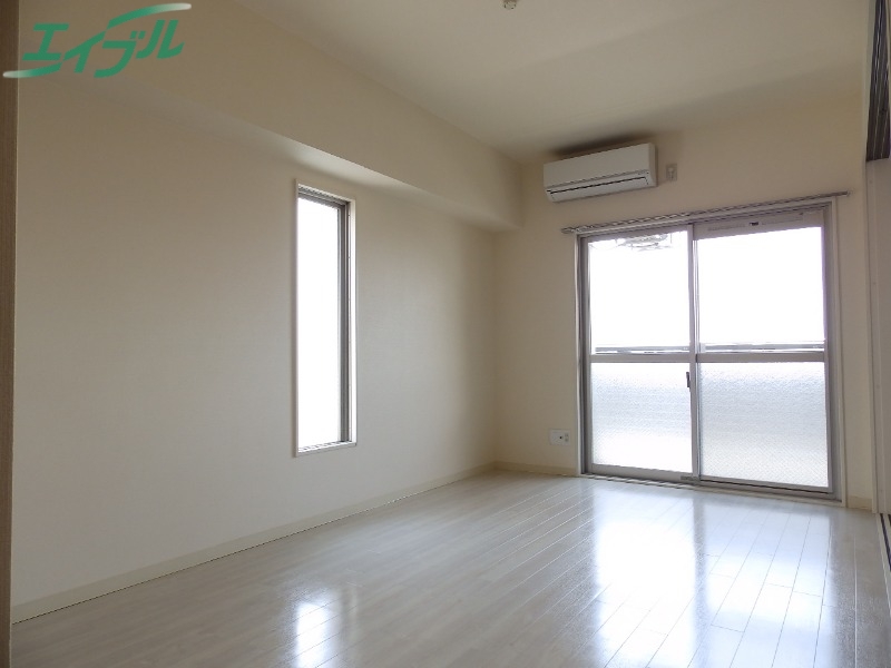 居室・リビング　同物件別部屋のお写真です。