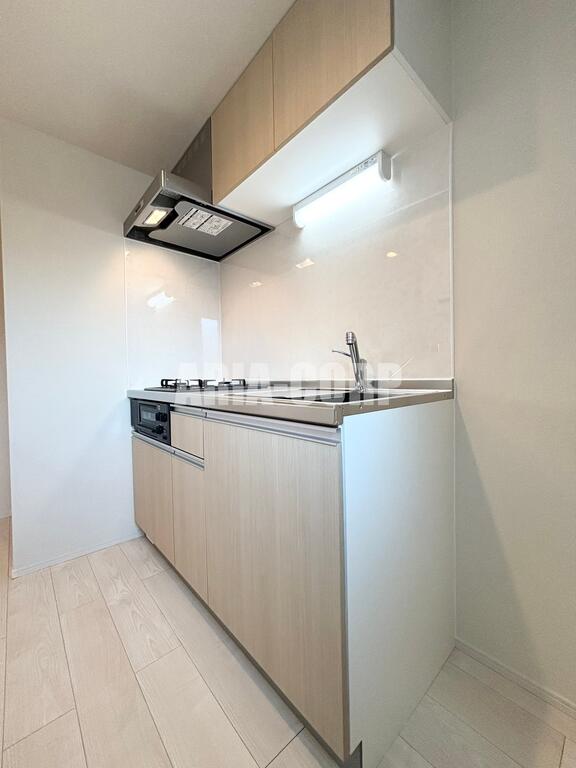 キッチン　システムキッチン・冷蔵庫スペースもしっかりございます！