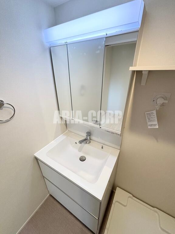 洗面設備　ゆとりある脱衣所スペース！シャワードレッサー独立洗面台です！