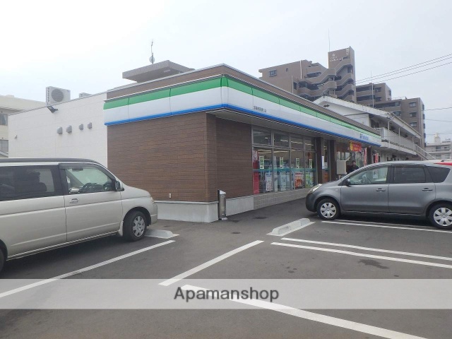 コンビニ　ファミリーマート（コンビニ）まで299m