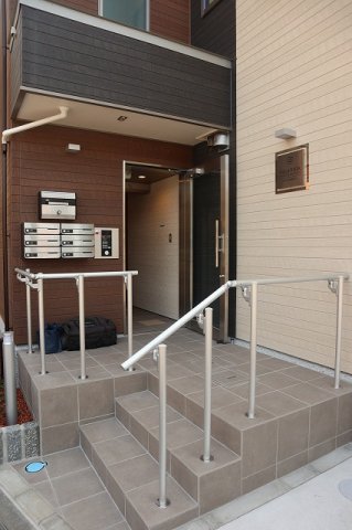 エントランス　オートロック付きエントランス